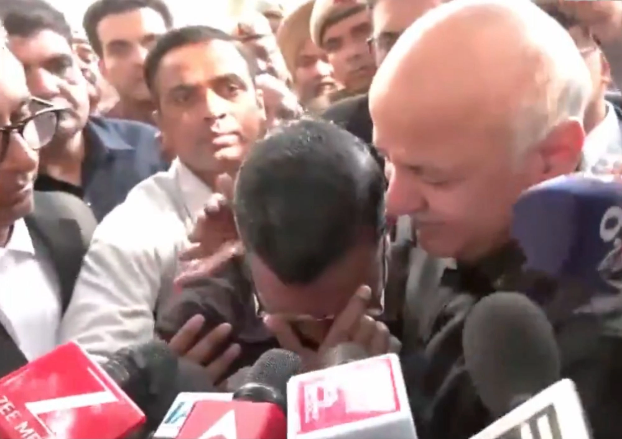 शराब घोटाले में केजरीवाल-सिसोदिया बरी, कोर्ट के फैसले के बाद फूट-फूटकर रोए केजरीवाल