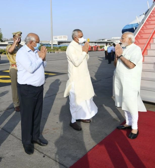 तीन दिन के गुजरात दौरे पर पीएम मोदी, गांधीनगर में स्कूलों के कमांड एंड कंट्रोल सेंटर का किया दौरा 