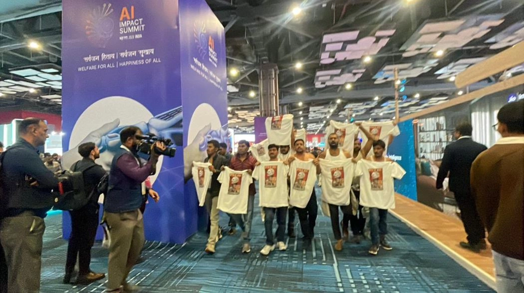 यूथ कांग्रेस ने AI समिट में किया हंगामा, भारत मंडपम में टी-शर्ट उतारकर लगाए नारे 