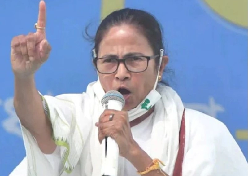 बंकिम चंद्र चट्टोपाध्याय को बंकिम दा कहने पर भड़कीं CM ममता, कहा माफी मांगें PM मोदी 