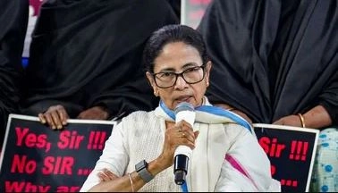 West Bengal: एसआईआर में कटा नाम, प्रदर्शनकारियों ने चुनाव अधिकरियों को बनाया बंधक