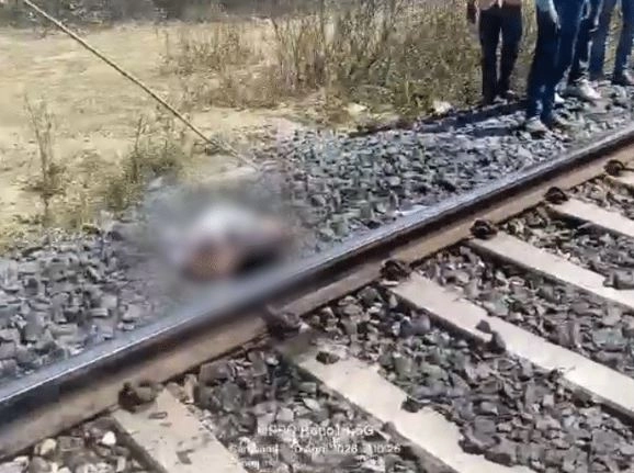 Damoh: रेप के आरोपी भाजपा नेता की रेलवे ट्रैक पर तीन टुकड़ों में मिला लाश