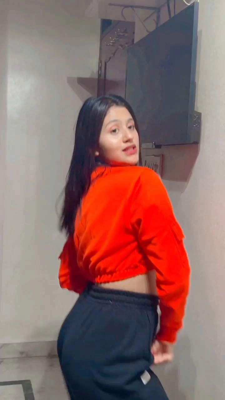  Anjali Arora का  यह डांस वीडियो हो रहा है वायरल 